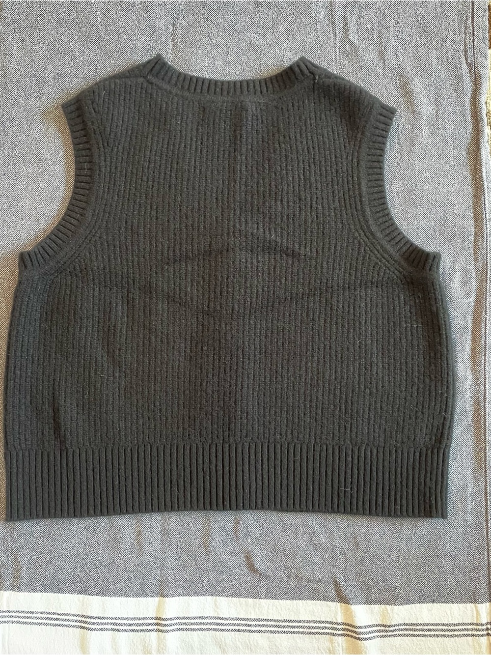 Quince cashmere sweater vest NWOT